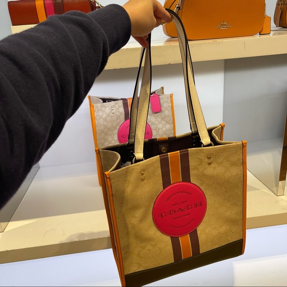 coach dempsey tote 30